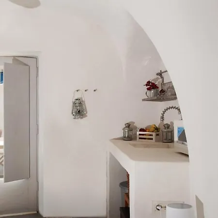 Oia, Finikia Cave House *