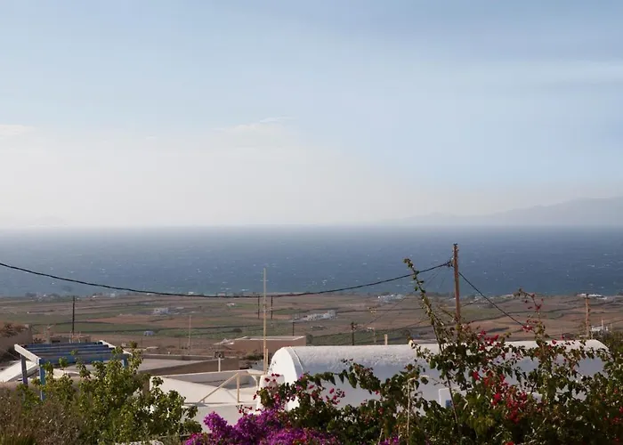 Casa de Férias Oia, Finikia Cave House *