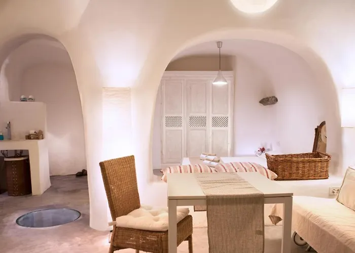 Casa de Férias Oia, Finikia Cave House