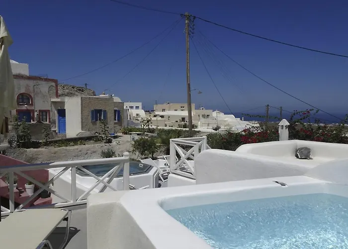 Oia, Finikia Cave House أويا